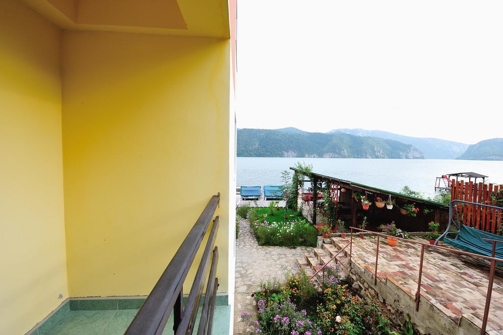 Casa Ana Serena Eselnita Exterior photo