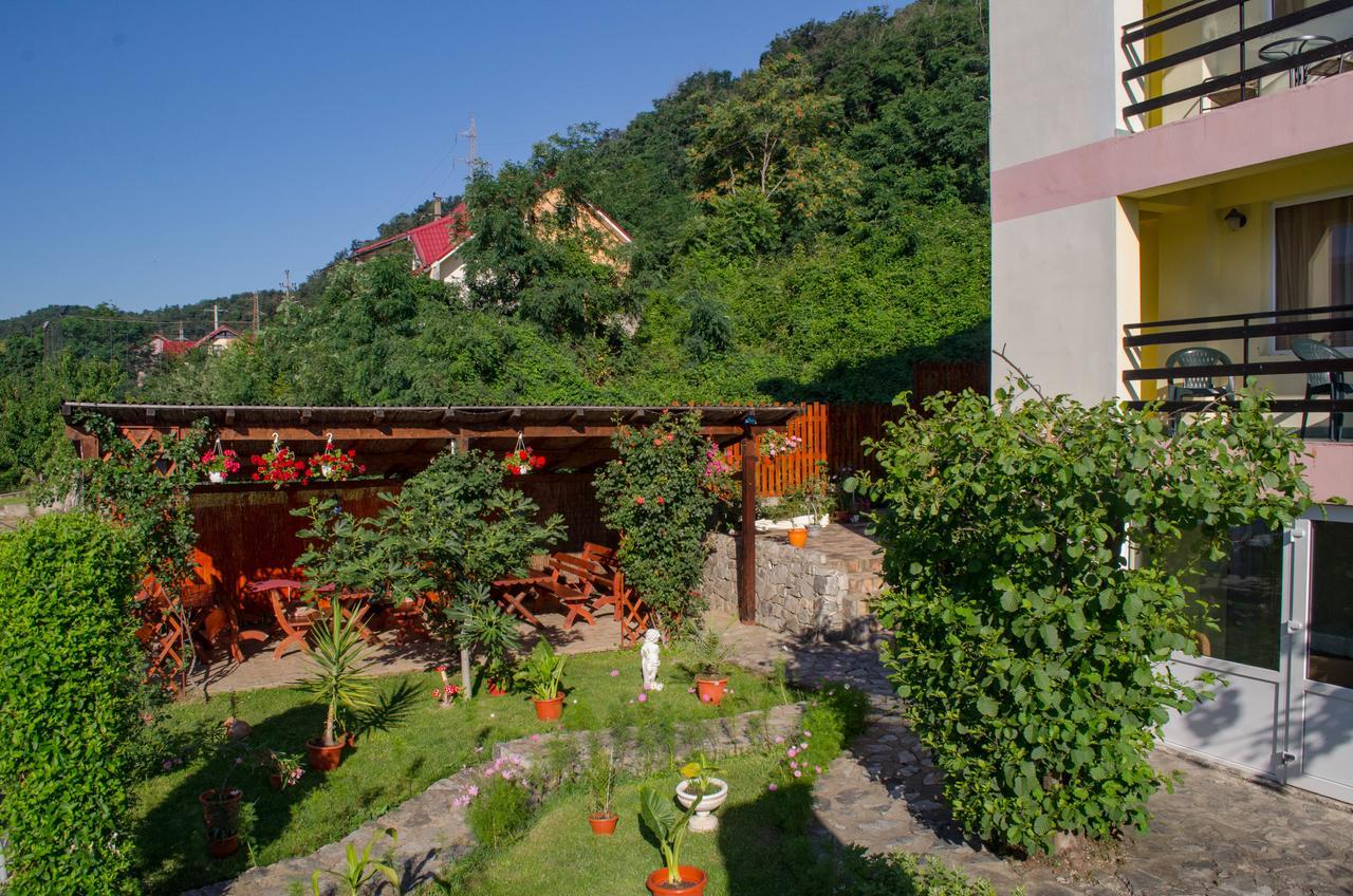 Casa Ana Serena Eselnita Exterior photo