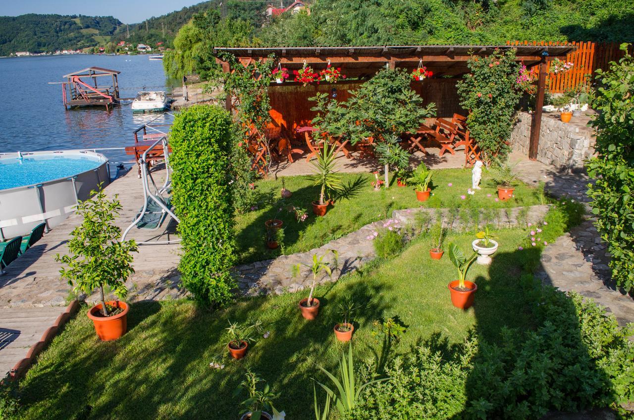 Casa Ana Serena Eselnita Exterior photo